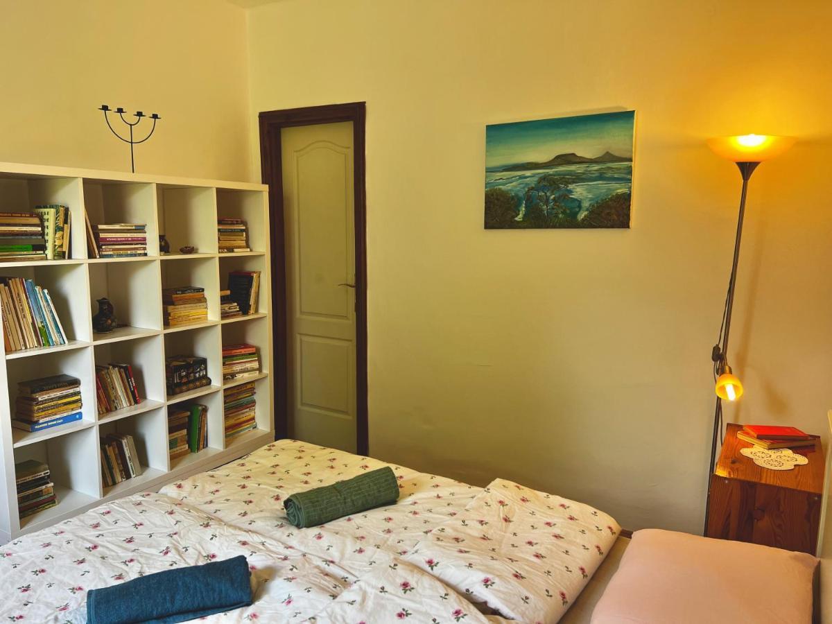 Csodakertes kisház Balatonfűzfőn Balatonfuzfo Exterior foto